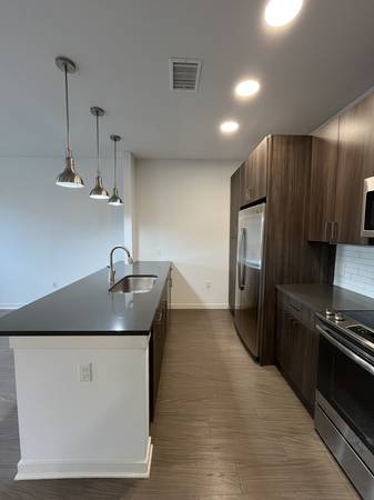 >> 1 Month Free Move in Ready Gorgeous Boulder Studio<< Trails Nearby! 1