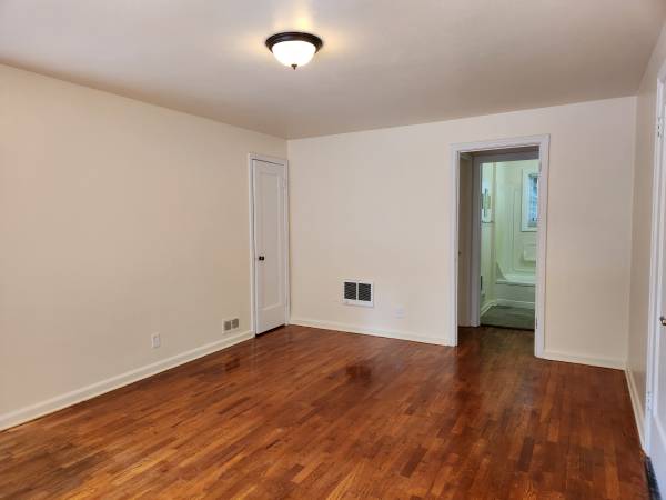 $1,295 / 1br - 1 Bdrm Apt in Quaint Downtown Complex! - 1326 Charnelton St #3 (Eugene)63977275162370123