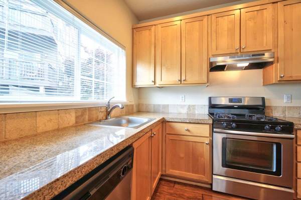$1,942 / 2br - 785ft2 - Vaulted ceilings, Fireplace, Garage (Gresham. OR)63672547404801124