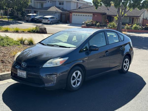 2013 Toyota Prius Hatchback (Título limpio/Estado impecable) - $7,950 (Fremont / Union City / Newark)63438690859395121