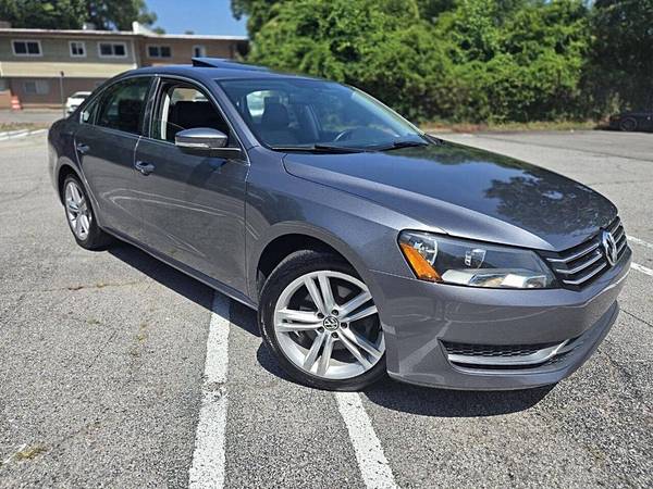 2014 Volkswagen Passat 1.8T SE PZEV 4dr Sedan 6A con techo solar y navegación - $9995.0063621705834881120
