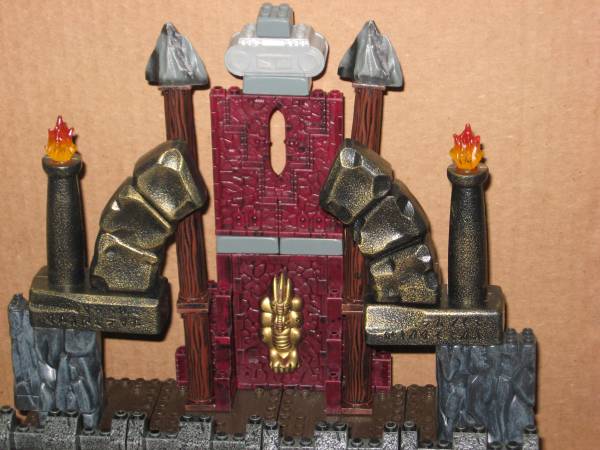 Lego Castillo y Piezas Varias Adicionales - $20 (Marysville)63471419696899124