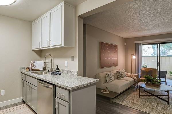 $2,680 / 2br - 1000ft2 - Upscale 2 BR Living with Stainless Steel Appliances, Carport Parking (hayward / castro valley)63657863486465121