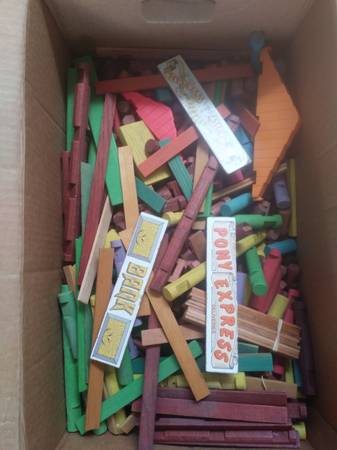 Lincoln Logs - 500 plus... 1