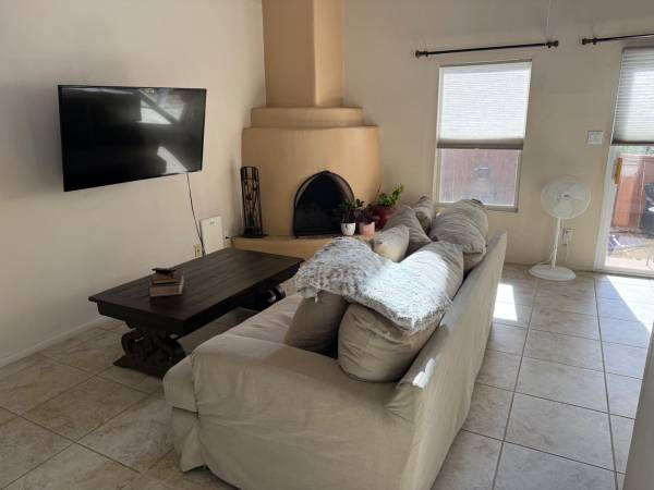 $2,250 / 2br - 1405ft2 - Spacious, Charming townhouse in Park Plazas for rent (Santa Fe)63806044847235121