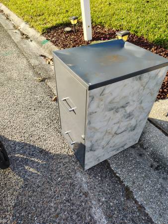 Curb alert - Two drawer metal filing cabinet 1