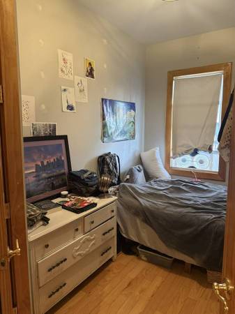 $550 / 1br - Large Room in Greenpoint – $550/Month, Move-in 10/1 (Brooklyn)63827342613891120