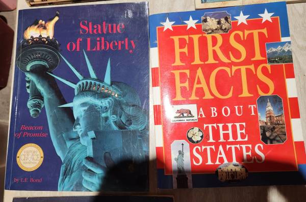 Book on Statue of Liberty// Facts About the States 1