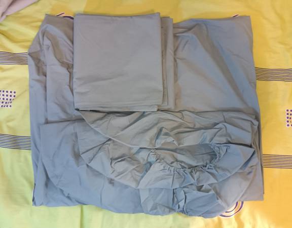 Queen Size Green Bed Cover with 2 Pillow Cases 1