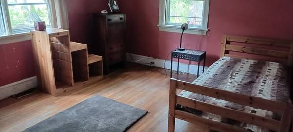 Room with bathroom in house in Norwalk for rent 1