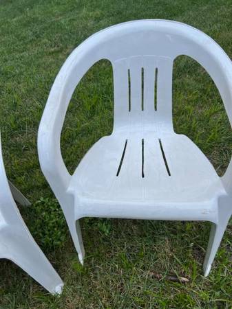 3 sillas blancas para patio - $20 (Vienna)63471432208131124