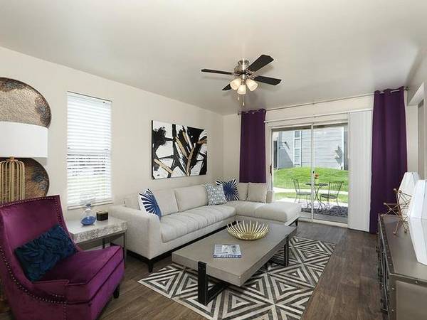 $1,199 / 1br - 780ft2 - Unbeatable 1 BR/1 BA with Fitness Center & Pool Access (Taylorsville)63969045738242124