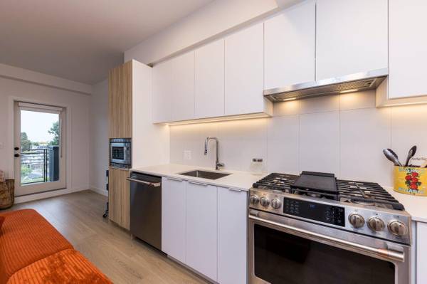Stylish Functional Studio @ Grafia Laundry, Parking, Storage, Pet Ok 1