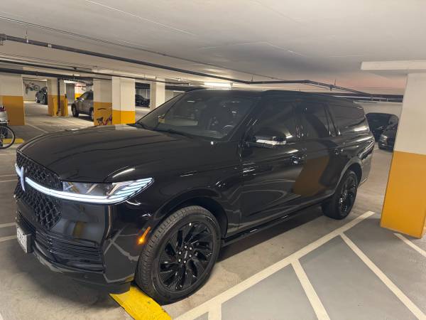 Experienced Uber Black Driver for 2025 Lincoln Navigator L Reserve 1