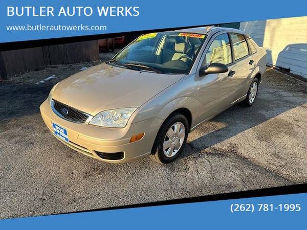 2007 Ford Focus ZX4 SE 4dr ...One Owner ! 113k x clean / FINANCING 1