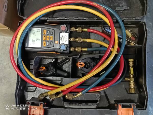TESTO 550 ELECTRONIC refrigerant gauge set 1