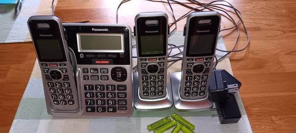 Panasonic Model KXTGFA97 3 Hand Set Cordless Phone with Answering Mach 1