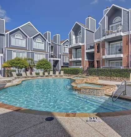 $1,280 / 2br - 925ft2 - Ceiling Fans in all rooms, Electronic Thermostat, Bay Windows (9707 Walnut Hl Ln, Dallas, TX)63796578617985122