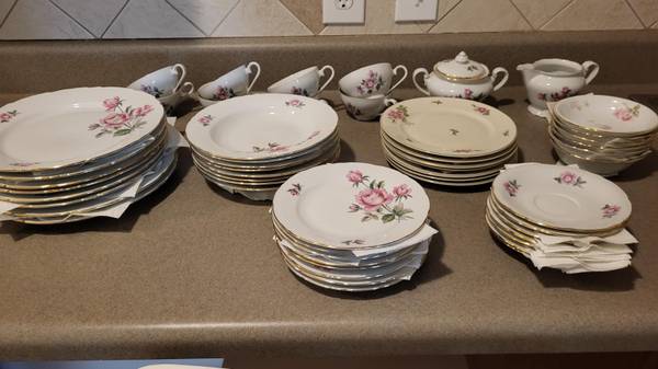 Dish set (Czechoslovakia) 1