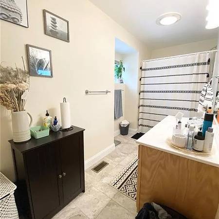 $2000.00 / 1br - 800ft2 - 1 Bed Private Condo with two car garage64002828461313124