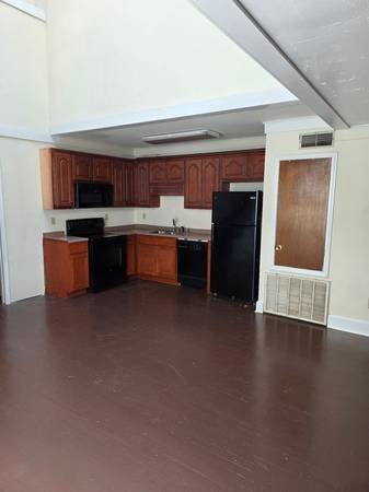 $1500.00 / 2br - 2 bedroom townhome. RIGHT OFF UNIVERSITY!63763869918211120