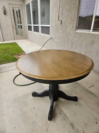 Pedestal table 1