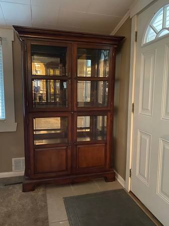 Cabinet 1