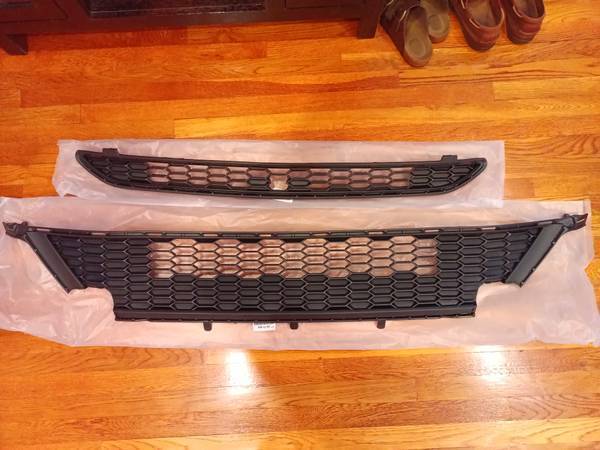 Front Bumper Grills for Toyota Rav4 SE 2016/2017/2018 1