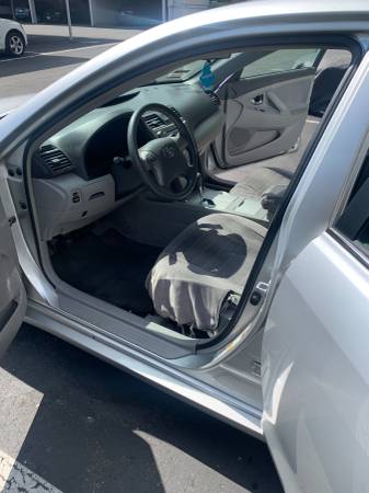 2010 Toyota Camry LE (hablo español) - $6,000 (san leandro)63617843939969122