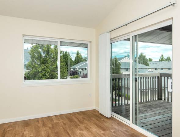 $1,995 / 3br - MOVE READY- EXCEPTIONAL UNIT + Right by Max Light Rail - Private 3B (Beaverton / Aloha)63914853818882124