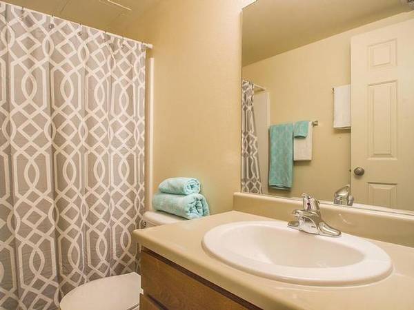 $1,350 / 1br - 684ft2 - Aire Acondicionado, Balcónes/Patios Privados, Programa de Referidos para Residentes63670937548675121