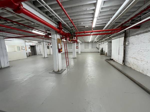 $6,000 / 3000ft2 - Storage warehouse spaces (Bronx)63689844046723122