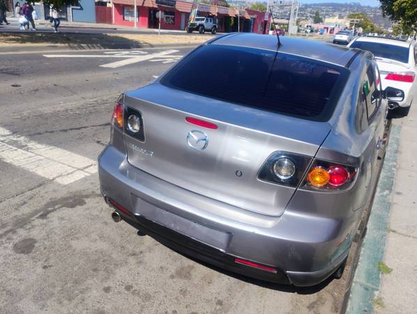 Mazda 3 2007 - $2,500 (richmond / point / annex)63613112875907123