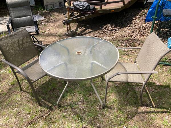 patio round table with 2 chairs 1