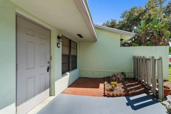 $1,500 / 1br - '''''''Single Level Villa lives like a little house. Renovated)'''''''' (Jupiter)64001847192323121