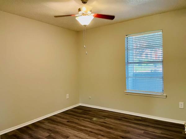 $849 / 1br - 630ft2 - Find the Perfect Fit – 1 & 2 Bedrooms Available! (1400 Shady Ln, Bedford, TX)63867603085571120