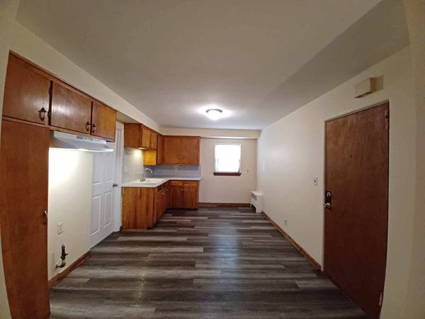 $950 / 2br - 850ft2 - Spacious 2 Bedroom Apartment with Laundry in Building (Rockford)63981970365314120