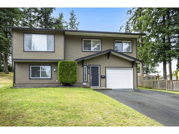Bring your family home to this Home in Abbotsford. 3 Beds, 2 Baths 1