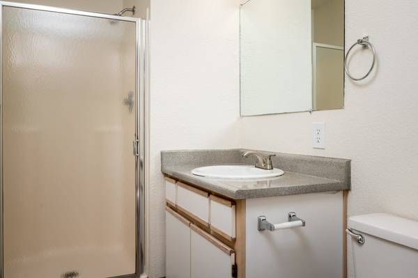 $1,595 / 2br - 1025ft2 - Top floor beauty ready soon! (Tigard)63777227672707124