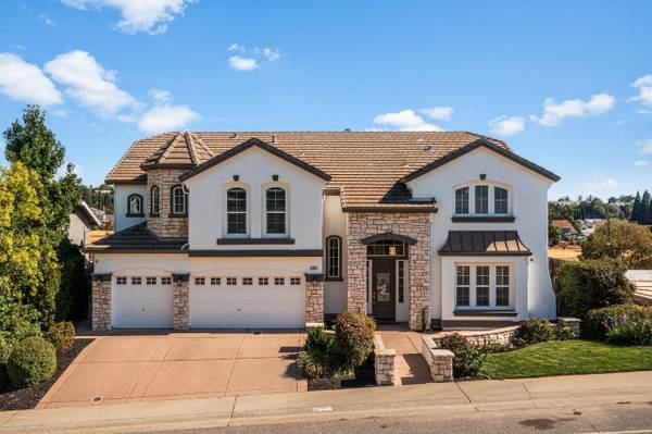 Upscale living - looking for roommates 1