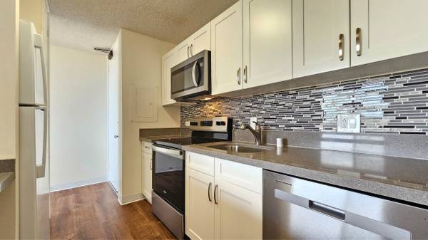 $339,900 / 1br - 552ft2 - OPEN HOUSE SUNDAY-PRICE SLASHED TO $339,900- Renovated- View (Salt Lake/ Moanalua)63686709565697120