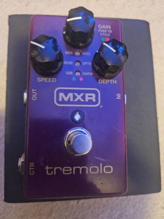 MXR  M305 Tremolo pedal 1