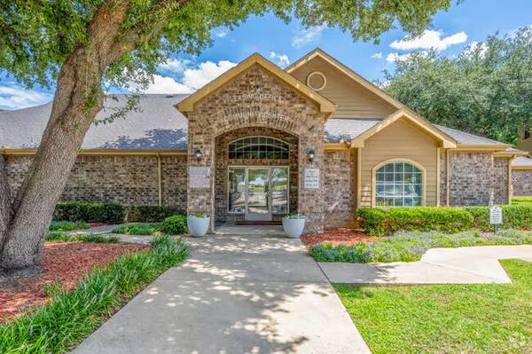 Pool, Air Conditioning, Recycling 1