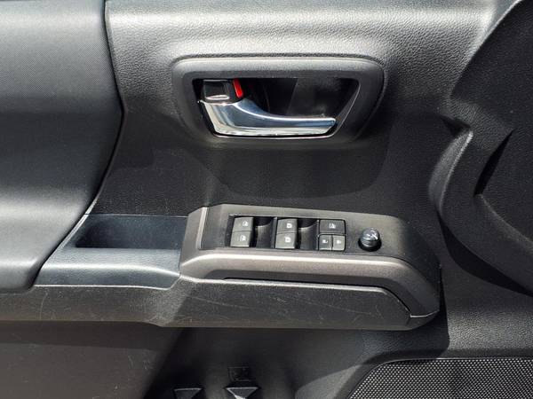 2021 Toyota Tacoma TRD OFF ROAD ** Llame al Departamento de Ventas de Autos Usados Hoy por - $40,500 (Manassas, VA)63616306253185124