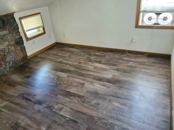 $950 / 2br - 2 dormitorios arriba con agua incluida (Menasha)63845966480003124
