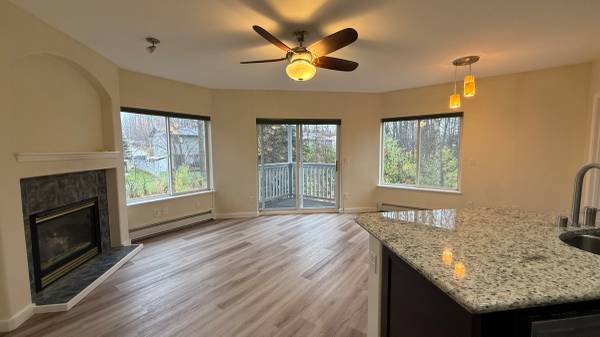 $2,300 / 3br - 975ft2 - Major Updates! Raised Ranch Style Condo with HUGE Oversized Garage! Av (Lore/Elmore)64149619642115120