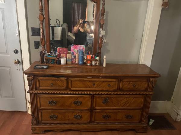 dresser 1