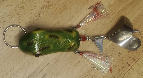 Frog Green Yellow Spinner Buzzbait Keychain Rare 1