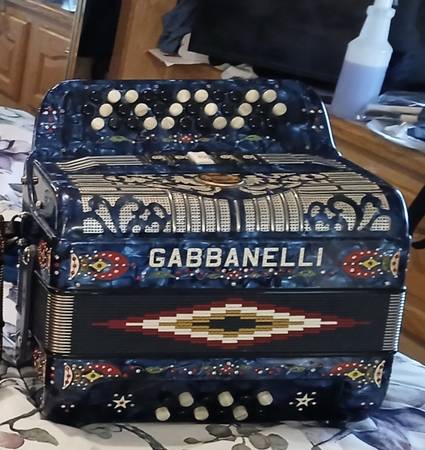 Acordeon Gabbanelli Cinco registros tono de Fa 1