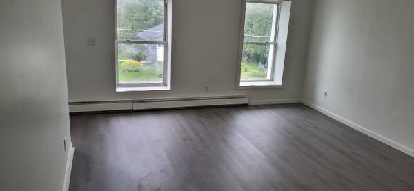 $975 / 2br - 2 Bedroom upstairs apartment (Champlain)63942716197891123